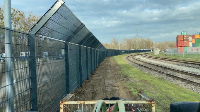 Stabgitterzaun